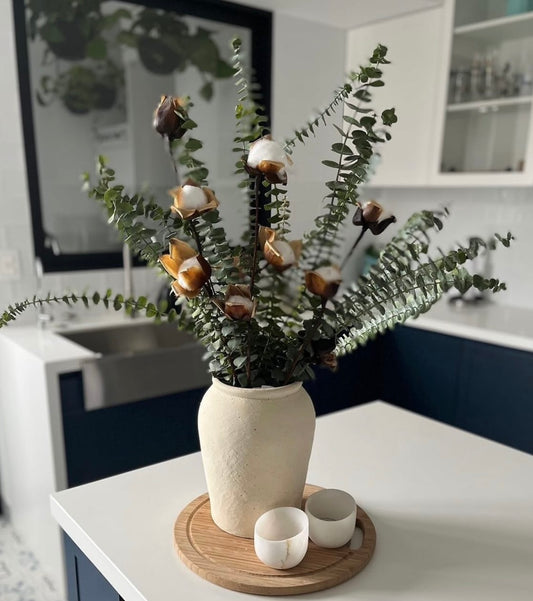 Ramo de eucalipto y algodón