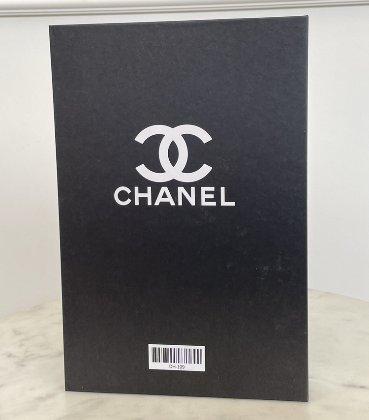 Book Cover Chanel Little Black